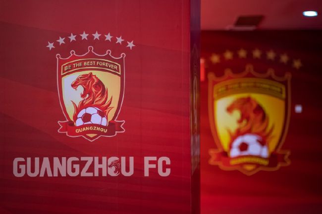该媒体表示，国米高层的想法并不仅仅是行使这个选项，而且还有意给达米安加薪，后者目前的薪水为税后250万欧元。